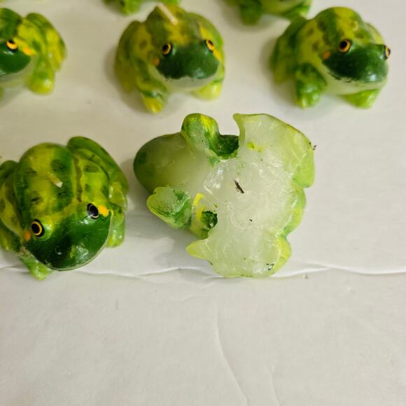 Lillian Vernon Frog Floating Candles Decorative Green Yellow Set of 12 - Picture 9 of 9